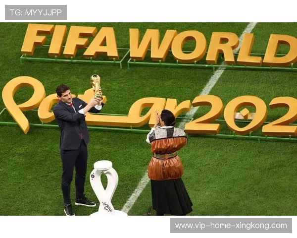 卡西利亚斯现场观赛引球迷追捧